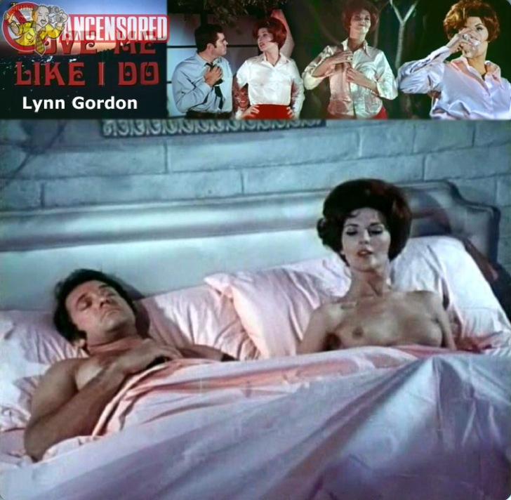 Lynn Gordon con la gonna corta 92