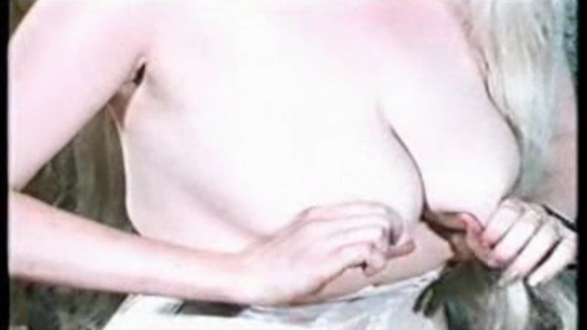 Sue Williams nudo